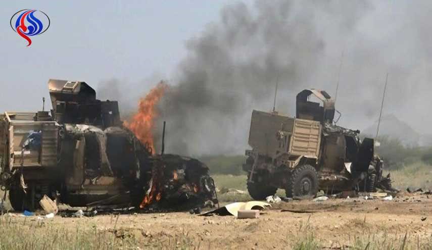 Deux véhicules militaires des mercenaires de la coalition détruit par les forces yéménites à Maareb