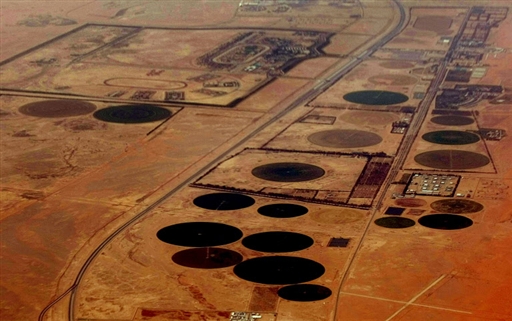 Farms in the shapes of circles (not oil fields) are seen in this aerial view of Saudi Saudi Arabia's desert near the oil-rich area of Khouris, 160 kms east of the capital Riyadh, on June 23, 2008. Oil producers are at war with speculators but they have been left speculating themselves over the future of their precious commodity after the weekend's unique summit, analysts said. Most experts agree the only concrete result was Saudi Arabia's announcement that it was increasing daily production by more than 200,000 barrels to 9.7 million -- and that it could significantly step this up if necessary.      AFP PHOTO/MARWAN NAAMANI