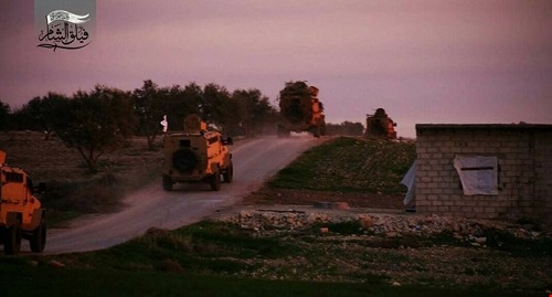 Des blindés turcs avec la milice Faylkak al-Cham