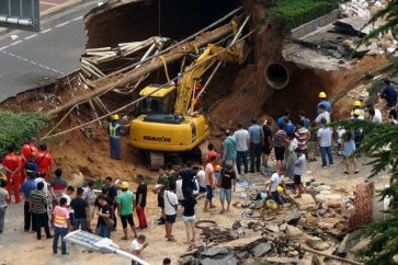 Une cavité de 9 mètres s'ouvre dans une rue en Chine