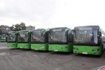 Les bus verts chargés d'évacuer les miliciens n'ont pas bougé ce mercredi