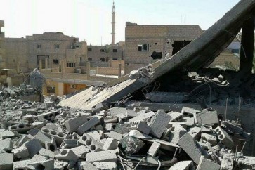 Les destructions de maisons dans la ville d'al-Mayadeen après un raid de la Coalition