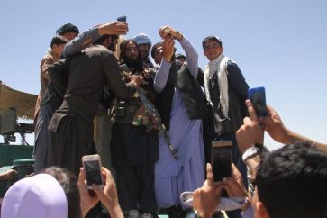 fraternisation_talibans_forces_securite