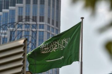 This picture taken on October 3, 2018 shows a Saudi Arabian flag on top of the Saudi Arabian consulate in Istanbul.
Jamal Khashoggi, a veteran Saudi journalist who has been critical towards the Saudi government has gone missing after visiting the kingdom's consulate in Istanbul on October 2, 2018, the Washington Post reported. / AFP PHOTO / OZAN KOSE