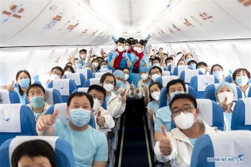 Les équipes médicales chinoises venues des autres provinces commencent ce mardi à quitter Hubei et rentrent chez eux (Photo Xinhua)