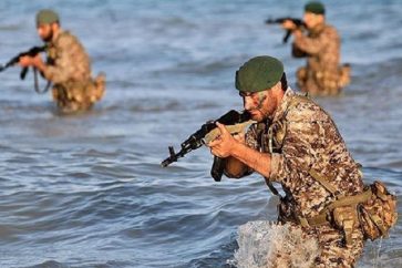 Des membres de la Marine iranienne
