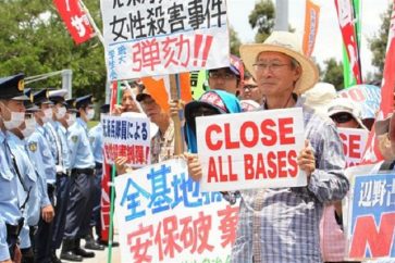 Des Japonais contre la présence des bases US dans leur pays