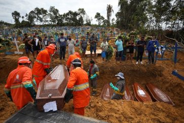 Gravediggers carry a coffin during a collective burial of people that have passed away due to the coronavirus disease (COVID-19), at the Parque Taruma cemetery in Manaus, Brazil April 28, 2020. Picture taken April 28, 2020. REUTERS/Bruno Kelly