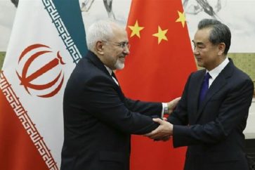 Le ministre iranien des Affaires étrangères, Mohammad Javad Zarif, et son homologue chinois, Wang Yi, à Pékin en mai 2018. ©Reuters