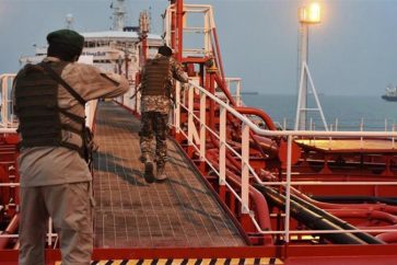 Un navire émirati a été saisi par les garde-frontières de l'Iran en raison du déplacement illégal dans les eaux iraniens