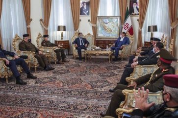 Le ministre irakien de la Défense Anad Saadoun rencontre le secrétaire du Conseil suprême de sécurité nationale l'amiral Ali Chamkhani , le 15 novembre 2020. @ Tasnim
