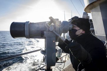 Le destroyer américain USS John S. McCain "a violé les eaux territoriales de la Fédération de Russie dans le golfe Pierre-le-Grand"