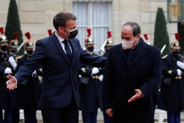 French President Emmanuel Macron welcomes Egyptian President Abdel Fattah al-Sisi at the Elysee Palace in Paris during his official visit to France, December 7, 2020. REUTERS/Gonzalo Fuentes