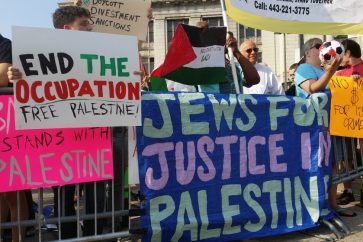Des protestataires contre l'occupation sioniste de la Palestine