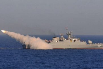 Exercice militaire de tests de missiles à courte portée dans le golfe d'Oman