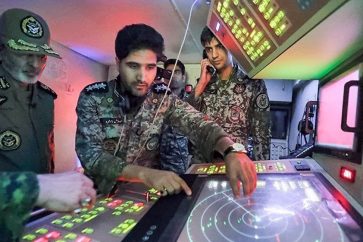 Le centre d’opérations conjointes de la DCA du Nord-Ouest iranien a été inauguré en présence du général de brigade Rahimzadeh, commandant adjoint du quartier général de la défense antiaérienne Khatam ol-Anbiya. ©Tasnim