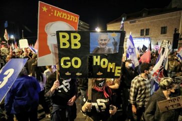 Des milliers d’Israéliens manifestent leur opposition à Netanyahu inculpé pour corruption dans trois affaires