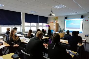 Une école d'Enfield, au nord de Londres, a récemment annoncé avoir organisé un exercice de formation d'analyste linguistique du MI5.