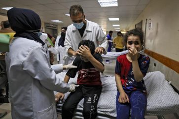 Des enfants gazaouis blessés par les raids israéliens