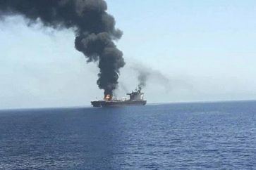 Une photo publiée sur les réseaux sociaux désignant le cargo israélien qui a pris feu dans l'Océan indien