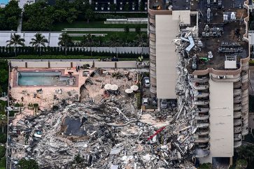Le Champlain Towers South immeuble de 12 étages, au nord de Miami, s’est partiellement écroulé le 24 juin pour une raison encore inconnue.