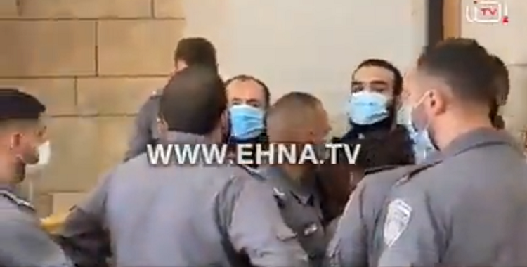 Des détenus palestiniens dans un tribunal israélien à Nazareth.