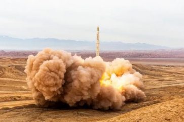 Un missile lancé lors d'un exercice baptisé "Grand Prophète 17" dans le sud-ouest de l'Iran (vendredi 24 décembre 2021).
