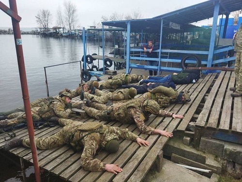 Des soldats ukrainiens qui se sont rendus à Nikopol