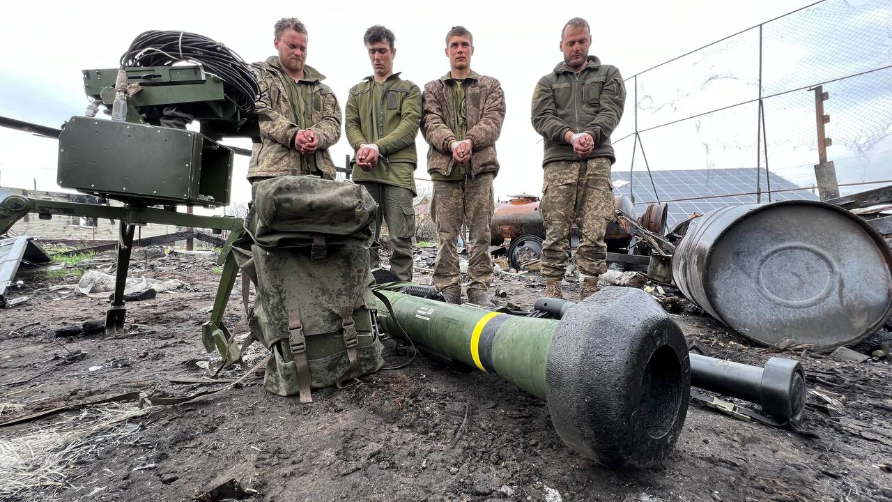 La capture de quatre soldats ukrainiens de l'unité spéciale de missiles guidés antichars de la 95e brigade d'assaut aéroportée dans la région de Kharkiv