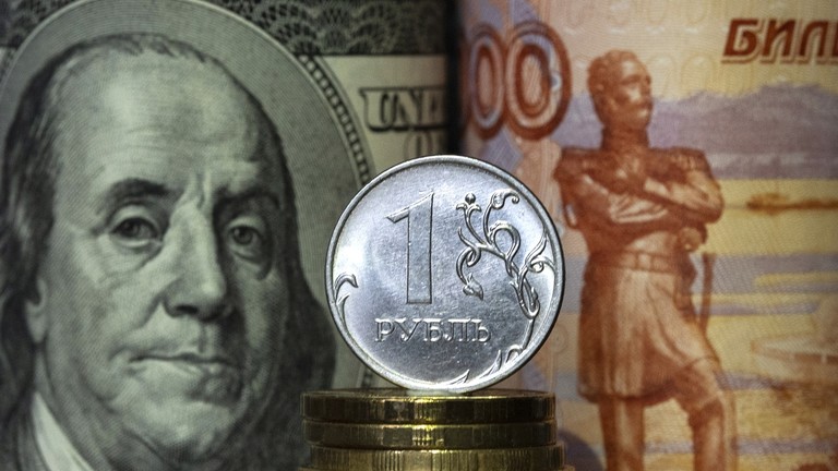 Selon Bloomberg, la devise russe est devenue la devise la plus performante au monde cette année