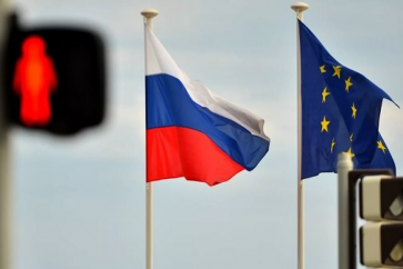 Drapeaux de la Russie et de l'UE