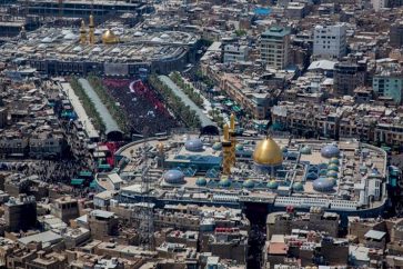 Des ceintaines de milliers de fidèles rassemblés près du mausolée du petit fils du prophète Mohammad (S), l'Imam Hussein à Kerbala, en Irak.