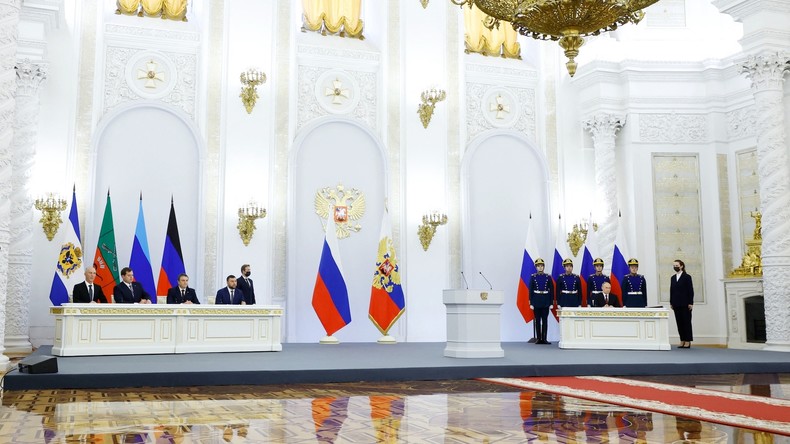 Une cérémonie a eu lieu le 30 septembre au Kremlin afin d'entériner le rattachement du Donbass, de Kherson et de Zaporojie à la Fédération de Russie.