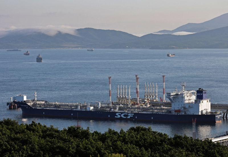 Le pétrolier russe Vladimir Arsenyev au terminal de pétrole brut Kozmino sur la rive de la baie de Nakhodka. /Photo prise le 12 août 2022/REUTERS/Tatiana Meel