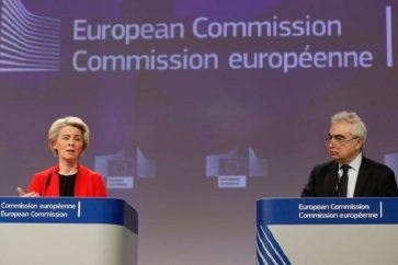 La présidente de la Commission européenne, Ursula von der Leyen et le chef de l’Agence internationale de l’énergie, Fatih Birol, lors d’une conférence de presse à Bruxelles, le 12 décembre 2022.