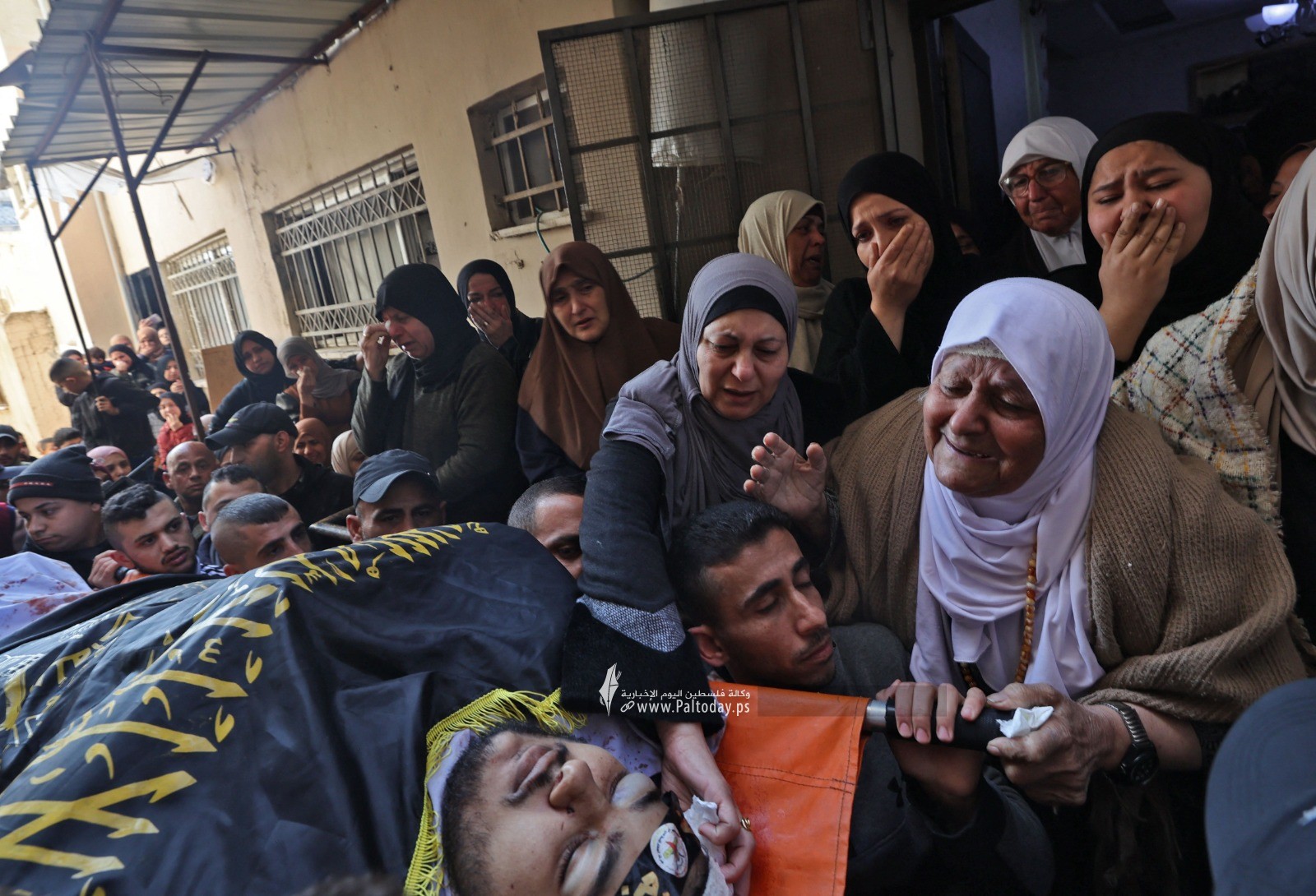Une mère pleurant son martyr à Jénine.