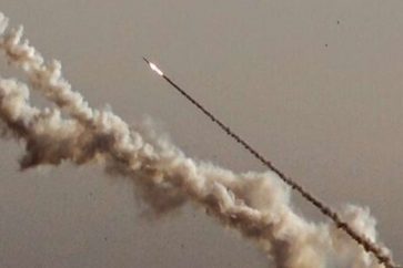 La Résistance palestinienne a testé dimanche 1er janvier un nouveau missile vers la mer Méditerranée depuis la côte de Gaza. ©Farsnews