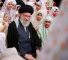 Le guide suprême de la Révolution iranienne, l'ayatollah Sayed Ali Khamenei lors d'une rencontre avec des jeunes filles iraniennes, à Téhéran, le 3 février 2023.