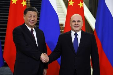 Le Premier ministre Russe Mikhaïl Michoustine (à droite) et le président de la République populaire de Chine Xi Jinping, lors d'une rencontre à Moscou le 21 mars (illustration).