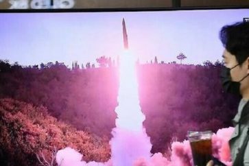 La Corée du Nord semble avoir lancé un nouveau type de missile balistique, possiblement à combustible solide.