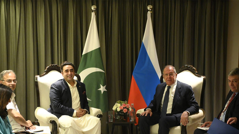 Serguei Lavrov à Goa lors du sommet de l'Organisation de coopération de Shanghai avec son homologue pakistanais.