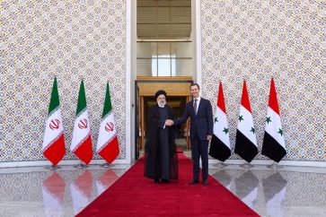 Les présidents syrien et iranien Bachar al-Assad et Ebrahim Raïssi dans le Palais du peuple à Damas (3 mai 2023)