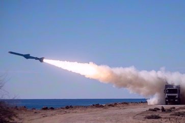 Un missile décollant d'un système de défense antiaérienne iranien Qadir lors des exercices conjoints Zolfaqar 1401 dans le sud-est de l'Iran, le 1er janvier 2023. ©Tasnim