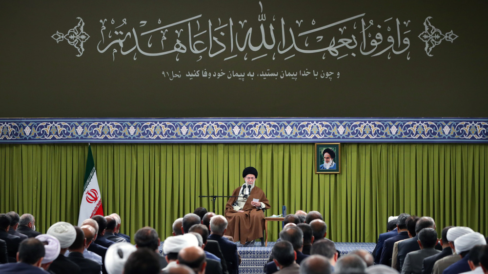 Le Leader de la Révolution islamique a reçu en audience le président et les députés du Parlement iranien, le 24 mai 2023. ©Khamenei.ir