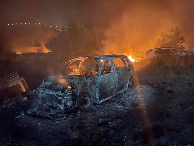 Des voitures palestiniennes incendiées par des colons en Cisjordanie, le mardi 20 juin 2023.