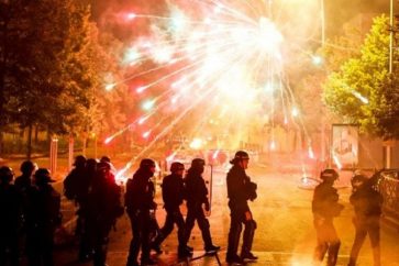 France: Tensions entre la police et des manifestatns après la mort de Nahel