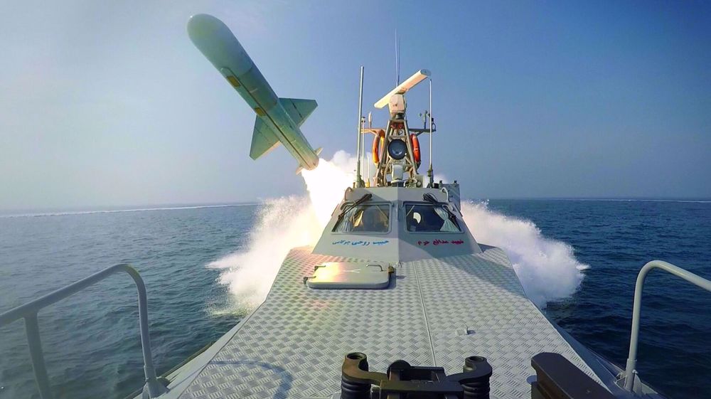 Le CGRI tire un missile de croisière lors d’un exercice militaire naval dans le golfe Persique, le 28 juillet 2020. ©Sepahnews