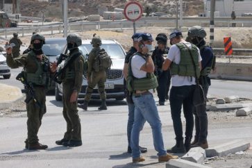 Deux colons israéliens ont été tués et blessés, le lundi 21 aout 2023, suite à une opération armée visant leur voiture, à AlKhalil.