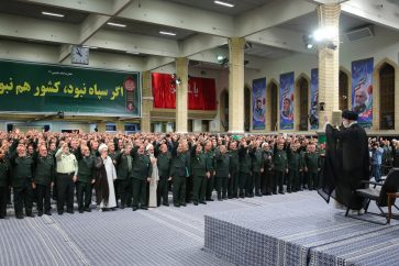L'Ayatollah Sayed Ali Khamenei, a reçu en audience les membres du Conseil suprême des commandants du CGRI à Téhéran, le jeudi 17 août 2023. ©Khamenei.ir