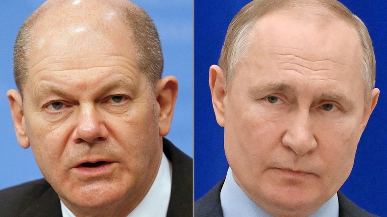 Combinaison de deux photos d'archives montrant le chancelier allemand Olaf Scholz et le président russe Vladimir Poutine (photo d’illustration).